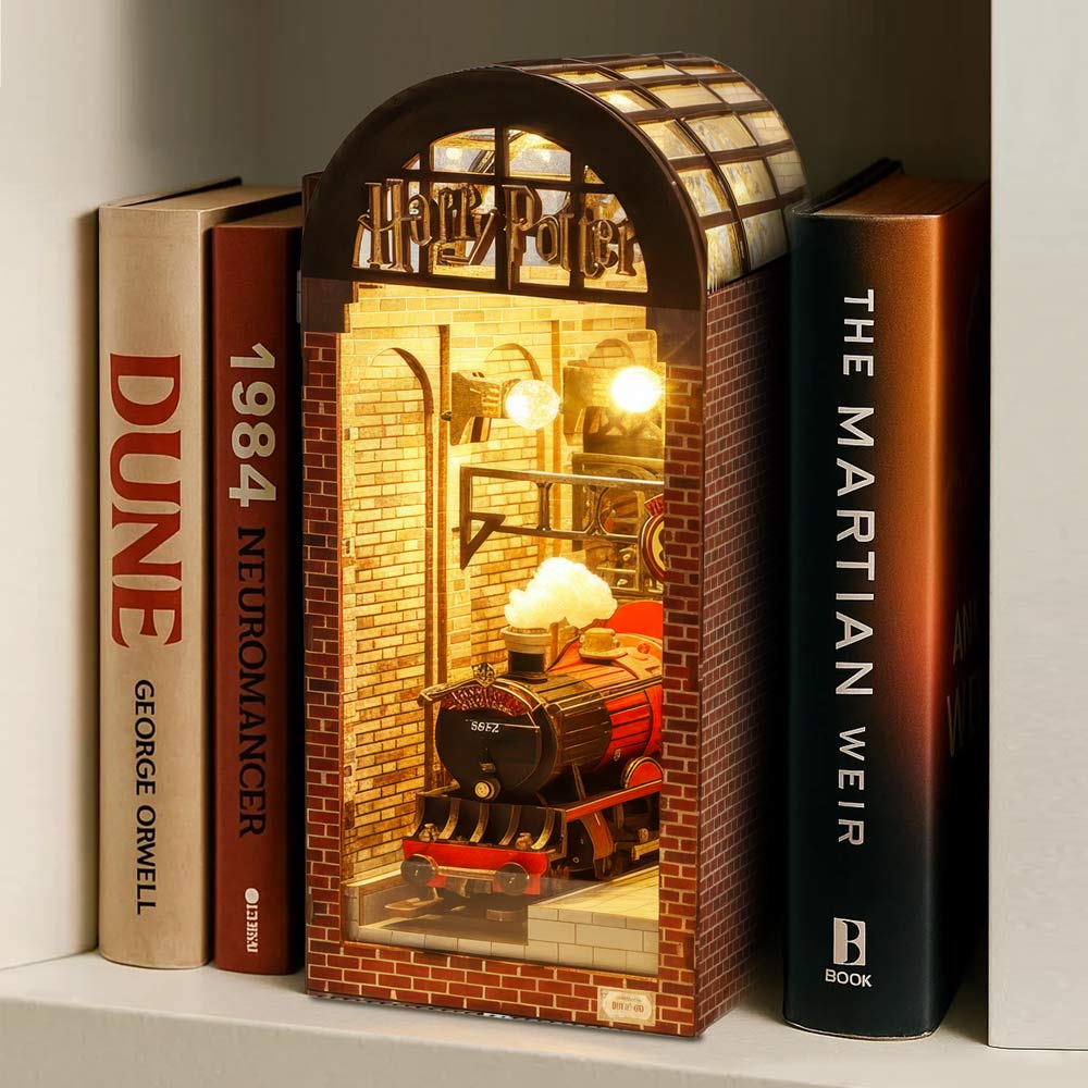 Book Nook Kits 344 Pieces | 25.5×11×18.0cm (10" x 4.3" x 7.1") Harry Potter: Platform 9¾: Hogwarts Express Station - DIY Book Nook Kit